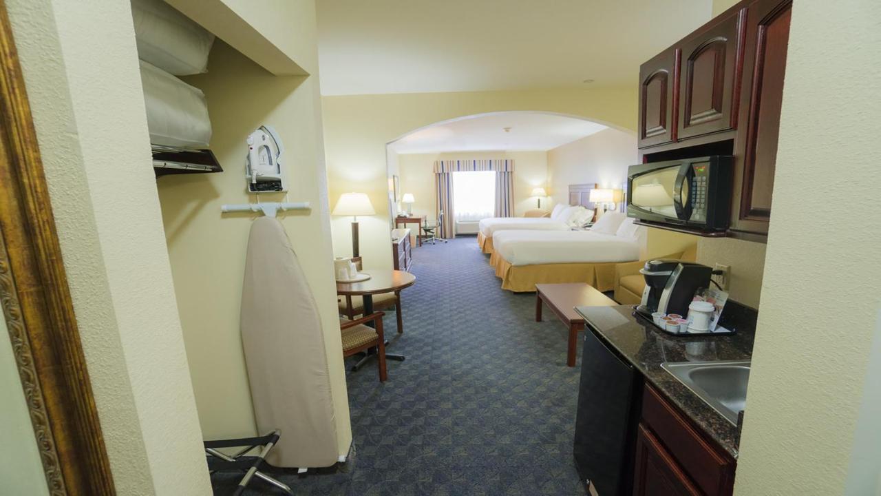 Holiday Inn Express Hotel & Suites Pampa By Ihg Экстерьер фото