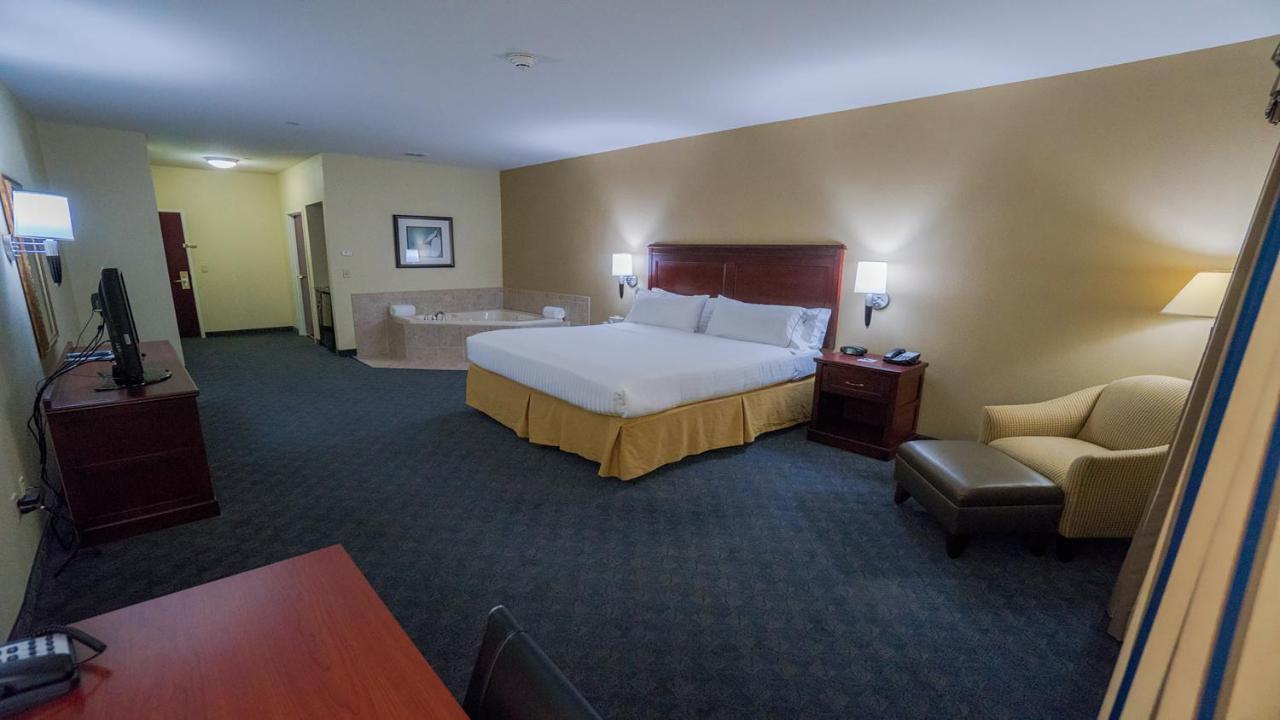 Holiday Inn Express Hotel & Suites Pampa By Ihg Экстерьер фото